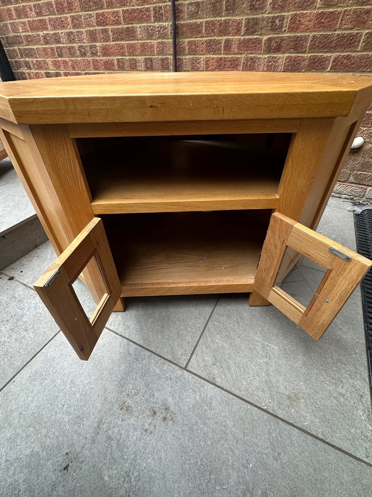 Oak TV cabinet and nest of tables  