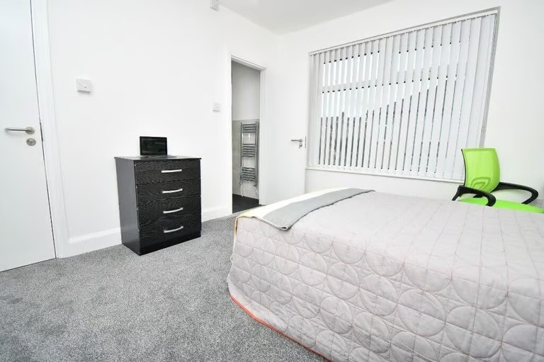 6 Bed 6 Bath HMO Preston City Centre Fully Refurbed High Spec Throughout Returns In Excess of 45% PA
