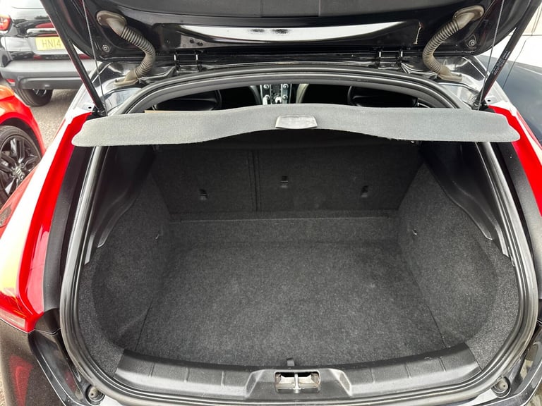 2015 Volvo V40 2.0 T2 R-Design Euro 6 (s/s) 5dr HATCHBACK Petrol Manual