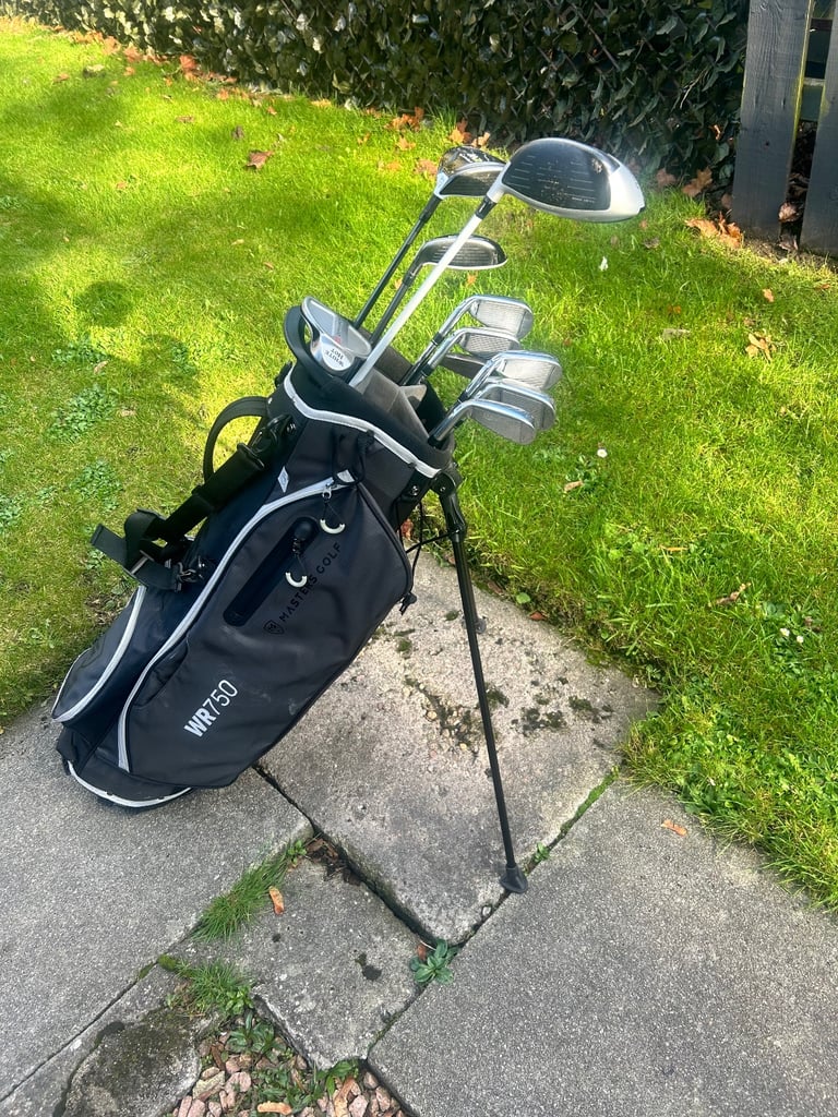 image for Taylormade golf club set