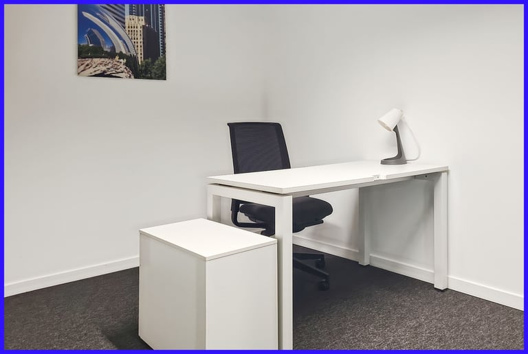 Camberley - GU16 7ER, 1 Desk serviced office to rent at Quatro House