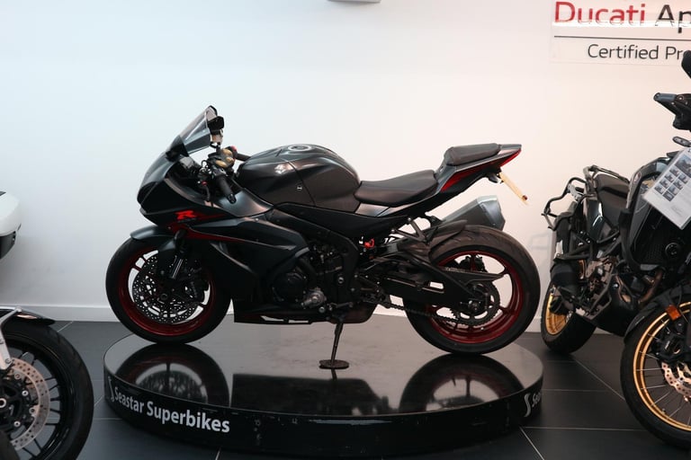 SUZUKI GSXR 1000 AL7 - 8200 MILES - 2017