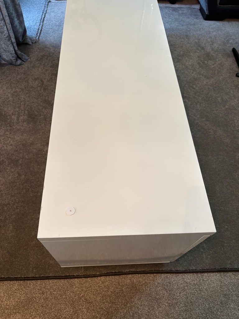 White gloss tv unit