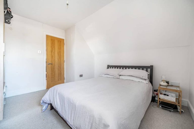 image for 🔥Hot Deal: Bright & Modern Double Room🩶Bills Included, Limited Availability!
