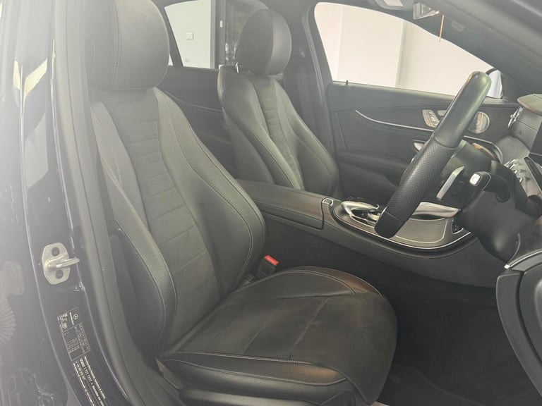 MERCEDES-BENZ E CLASS 2.0 E300d AMG Line Night Edition (Premium Plus) G-Tronic+