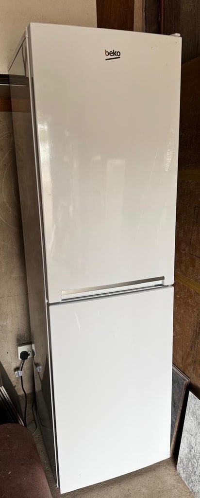 image for Beko CSG3582W Fridge Freezer