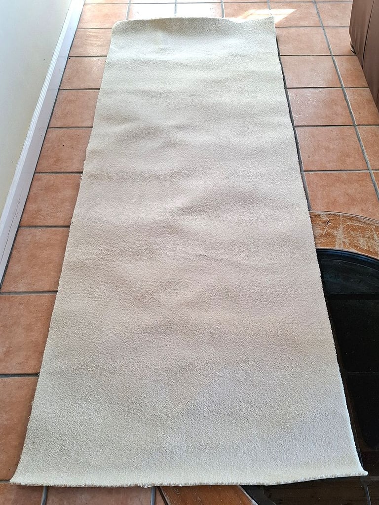 Carpet Offcut Beige Cream 250cm x 100cm 8 ft 2 inch x 3 ft 3 inch Brand New Carpet Remnant