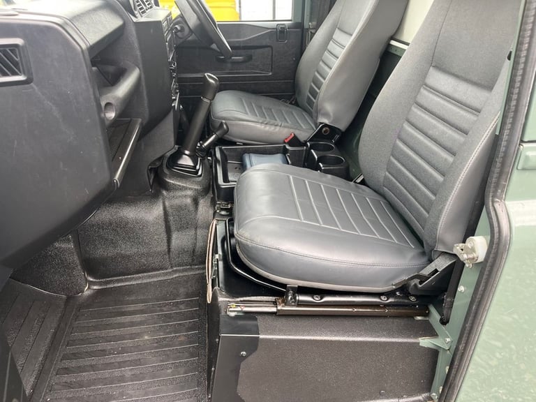 2012 Land Rover Defender 122bhp 2.2 TDCi Hard Top SUV Diesel Manual 4WD Euro 5 ONLY33K PANEL VAN ...