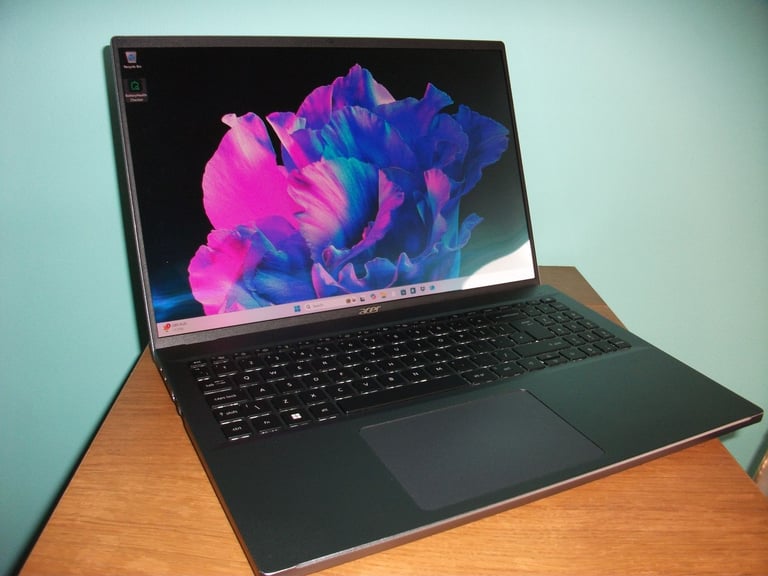 image for Acer Swift Go 16 OLED 16 GB RAM/512 GB NVMe/i5-13th Gen/Intel Iris Xe Graphics