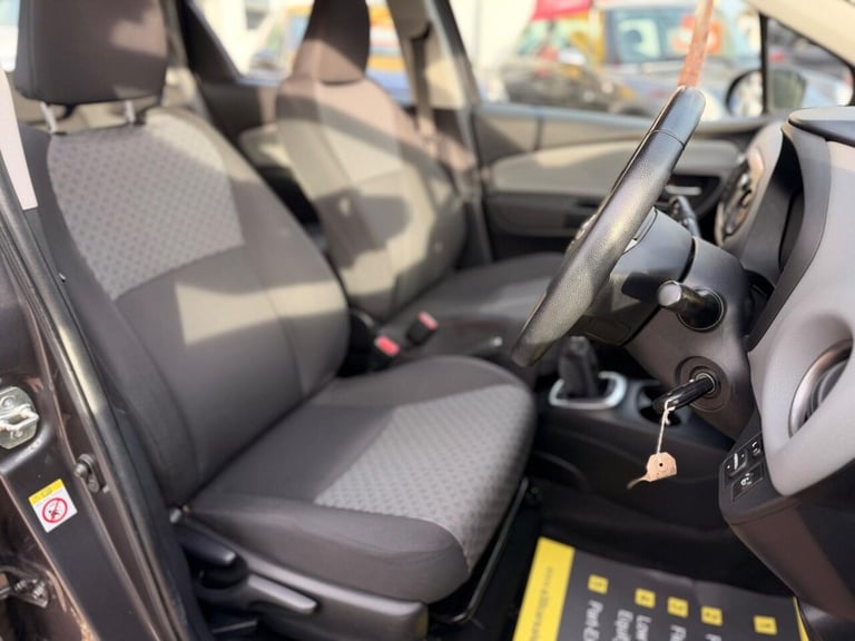 2015 Toyota Yaris 1.4 D-4D Icon Euro 6 5dr Hatchback Diesel Manual