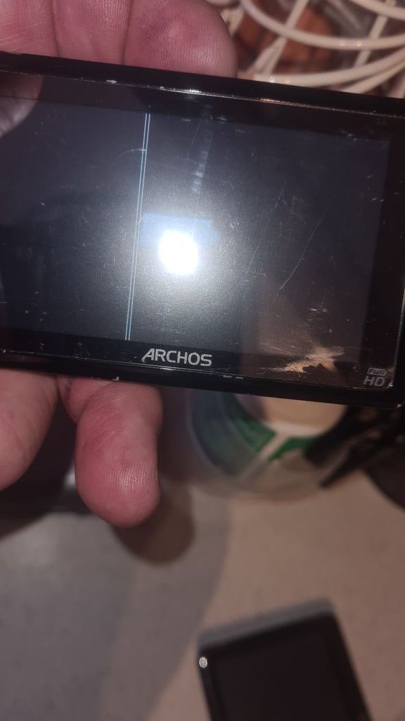 Archos Vision 3s retro 8gb mp3/ video player with usb charger/ data transfer cable