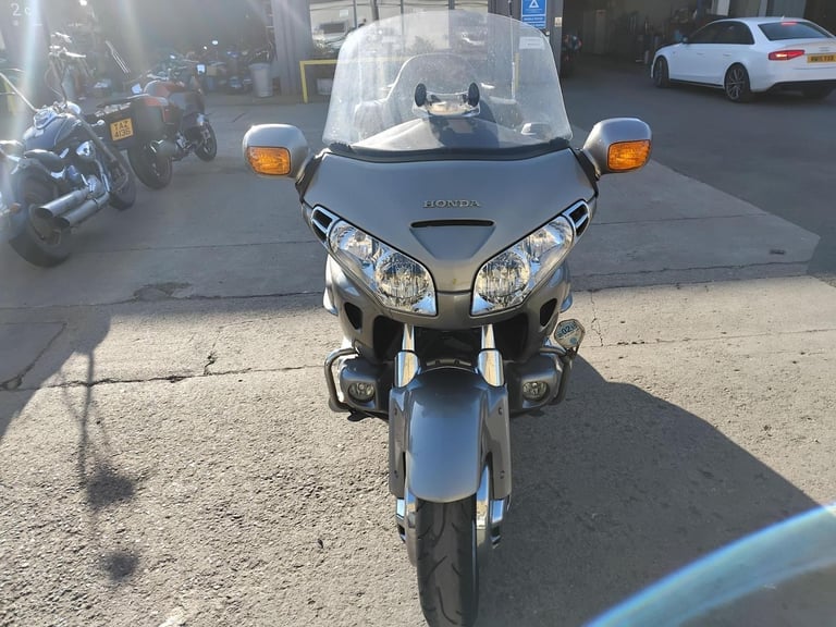 2002 02 HONDA GL 1800 A-2 GOLDWING LUXURY CRUISER TOURING TOURER GOLD WING