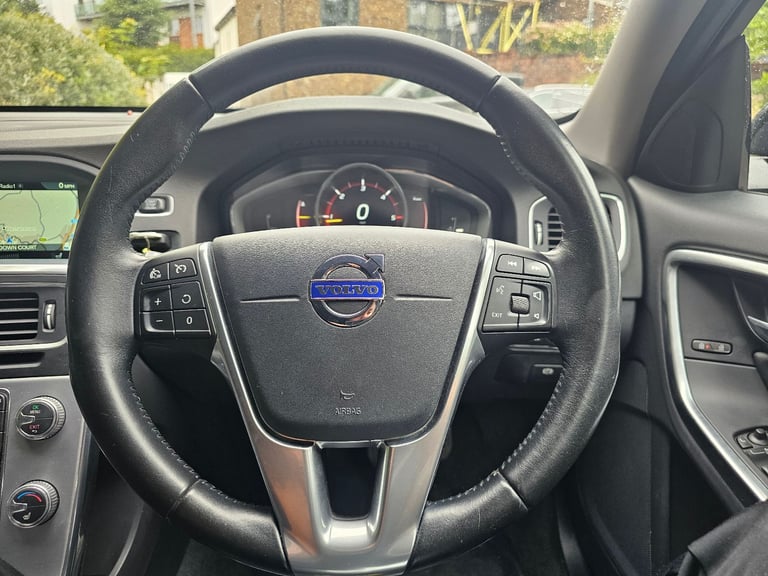 VOLVO V60 CROSS COUNTRY 1 OWNER LUX NAV FVSH LIKE 4WD 4X4 ALL ROAD ESTATE V70 V40