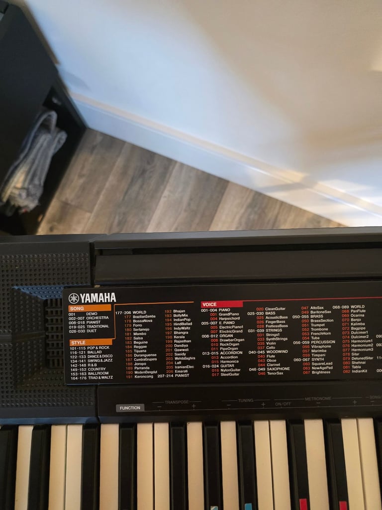 YAMAHA  PSR-F51  Electronic Keyboard 