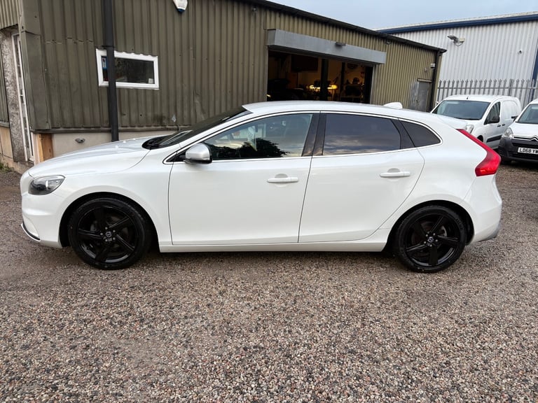 2014 Volvo V40 D2 R DESIGN 5dr HATCHBACK Diesel Manual
