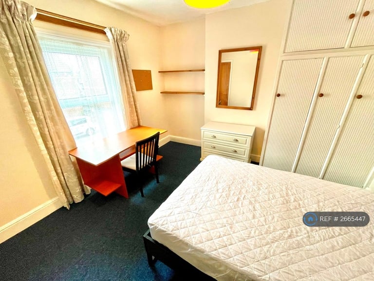 4 bedroom house in Melville Road, Bournemouth, BH9 (4 bed) (#2665447)