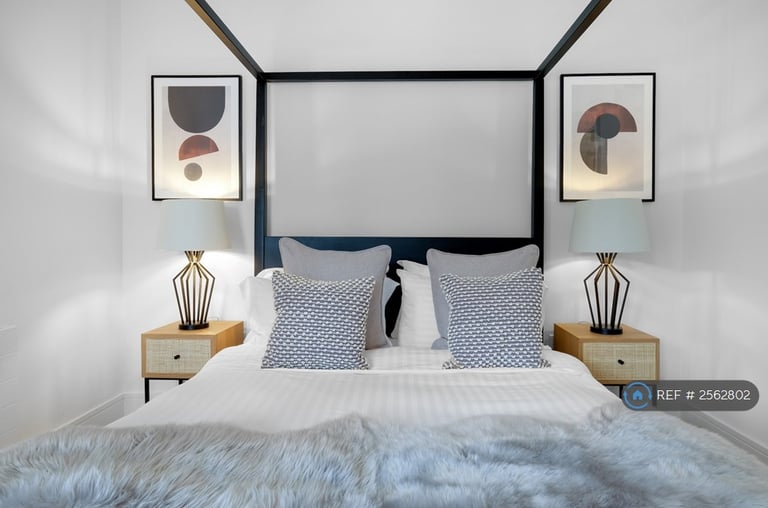 3 bedroom house in Green Park Village, Reading, RG2 (3 bed) (#2562802)