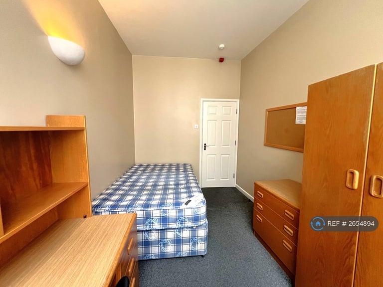 5 bedroom flat in St Nicholas Street, Bristol, BS1 (5 bed) (#2654894)