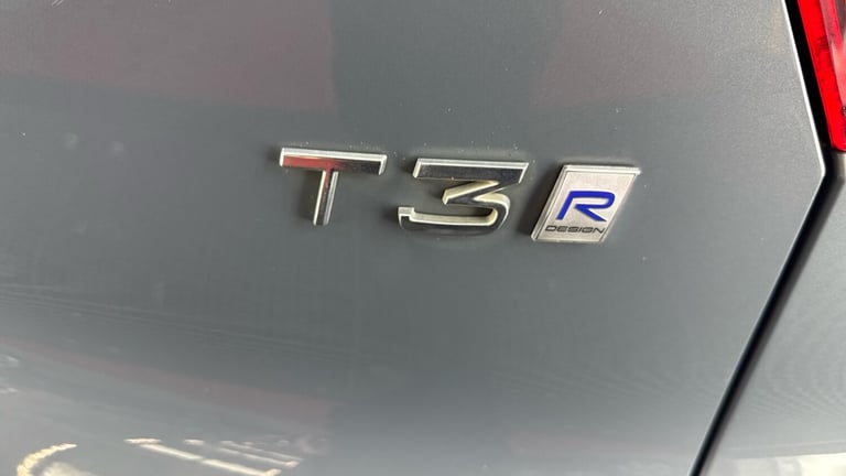 2020 Volvo XC40 T3 R-Design SUV Petrol Manual