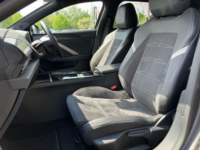 2024 Vauxhall Astra 115kW Ultimate 54kWh 5dr Auto Hatchback Electric Automatic