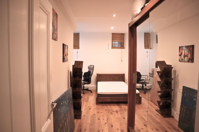 Flatmate Wanted for Stunning 2-bed (Zone 1, Earl's Court)