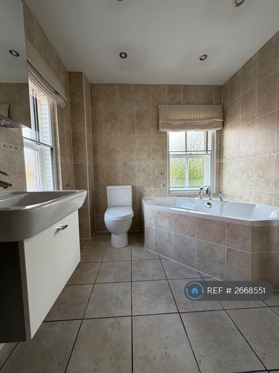 5 bedroom house in Queens Acre, Windsor, SL4 (5 bed) (#2668551)