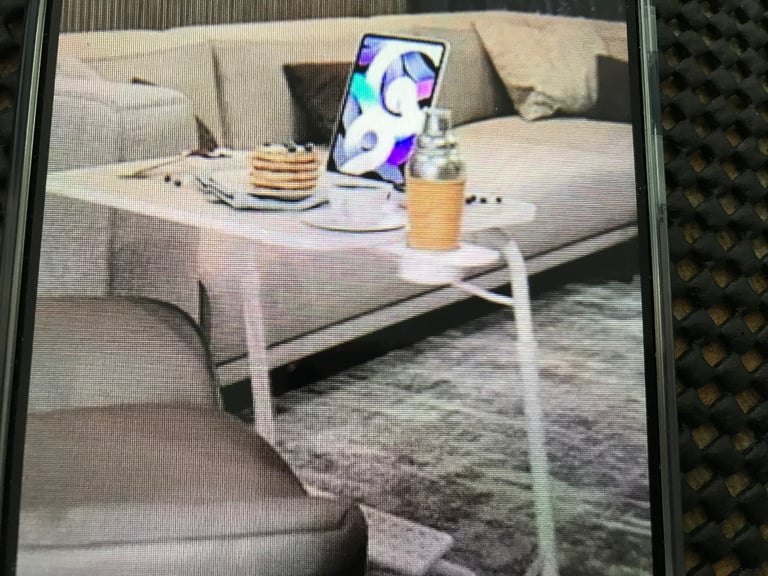 Folding computer table