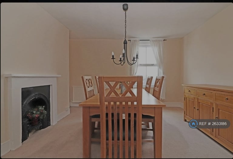 2 bedroom flat in Garlands Road, Redhill, RH1 (2 bed) (#2633186)