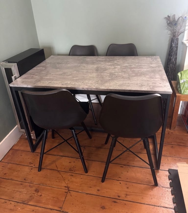 4 x dining room chairs for £30 plus optional free table
