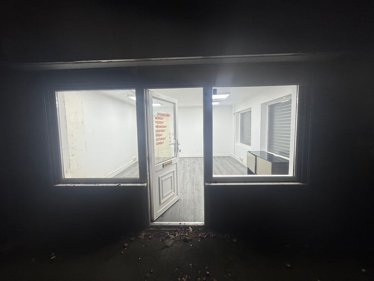 * Shop To Let in Shirley £750.00 PCM*