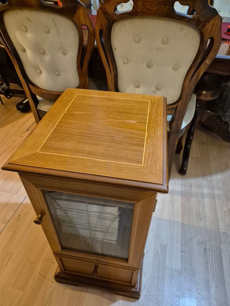 MEDIA CABINET/BEDSIDE TABLE. 