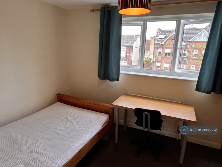 4 bedroom house in Berkeley Close, Southampton, SO15 (4 bed) (#2666562)