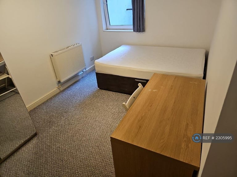 3 bedroom flat in St. Ronans Road, Southsea, PO4 (3 bed) (#2305995)