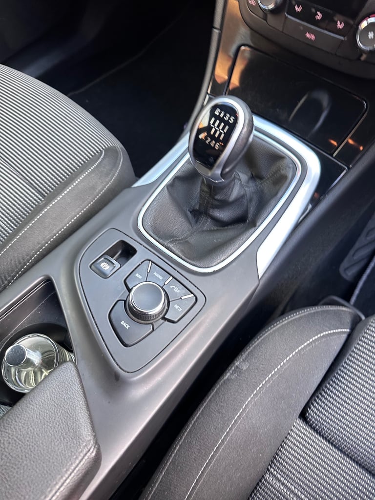 Vauxhall, INSIGNIA, Hatchback, 2013, Manual, 1956 (cc), 5 doors