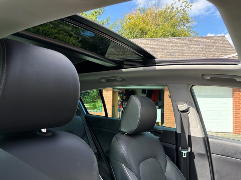Kia Sportage 2.0 Diesel ISG 4 AWD Auto.Heated leather,reverse camera,pan roof