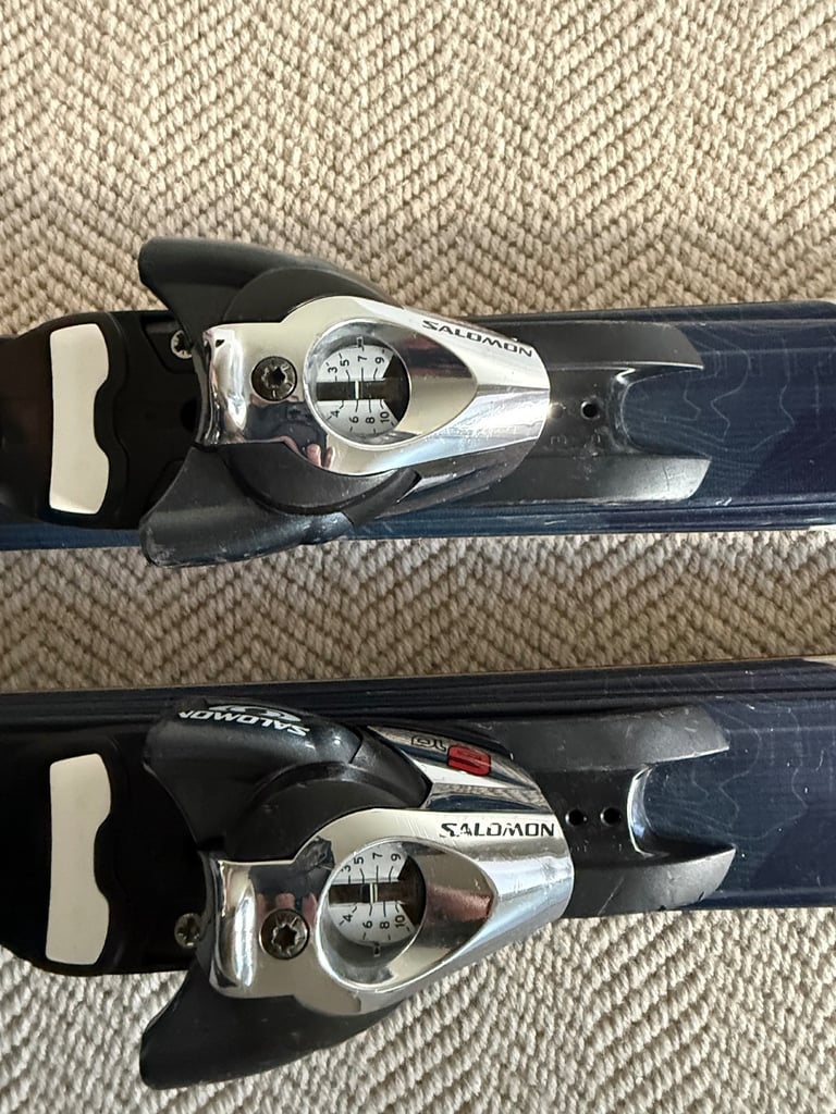 Ladies Salomon Skis