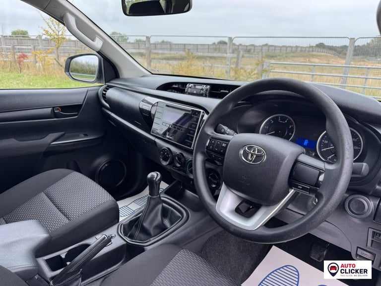 2020 Toyota Hilux 2.4 D-4D Active Pickup Extended Cab 4dr Diesel Manual 4WD Euro 6 (3.5t) (15 Pic...