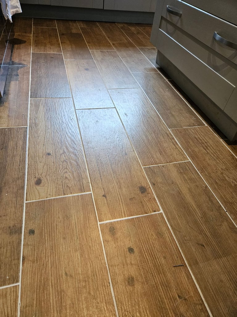 image for Wood effect ceramic tiles 18 full boxes ~ 19m2