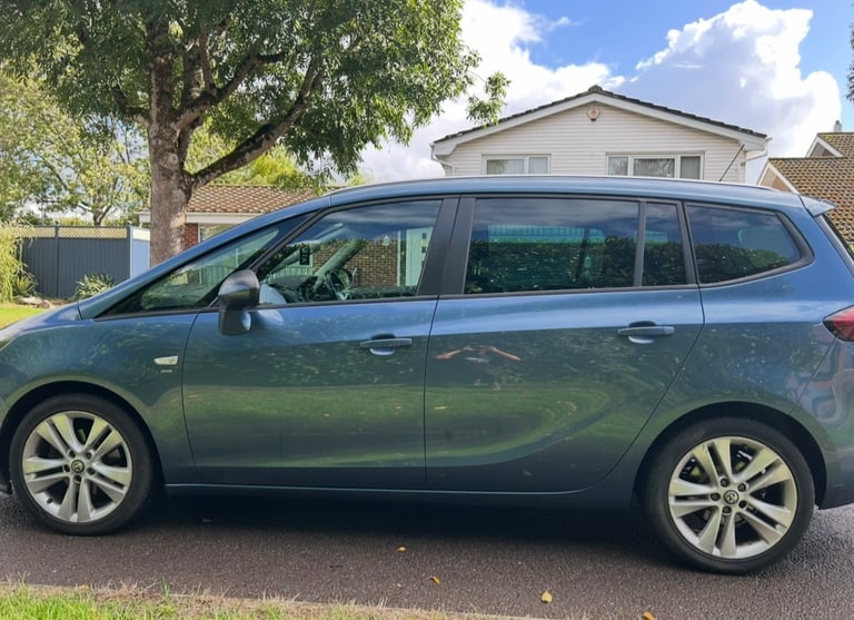 Vauxhall Zafira Tourer 7 seater, stunning condition, sound mechanically, New mot with no advisory 