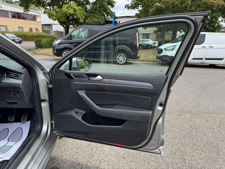 2015 Volkswagen Passat 2.0 TDI BlueMotion Tech R-Line Euro 6 (s/s) 5dr ESTATE Diesel Manual