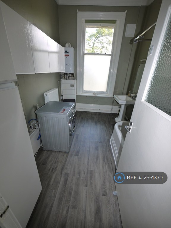 2 bedroom flat in North Hill Road, Leeds, LS6 (2 bed) (#2661370)