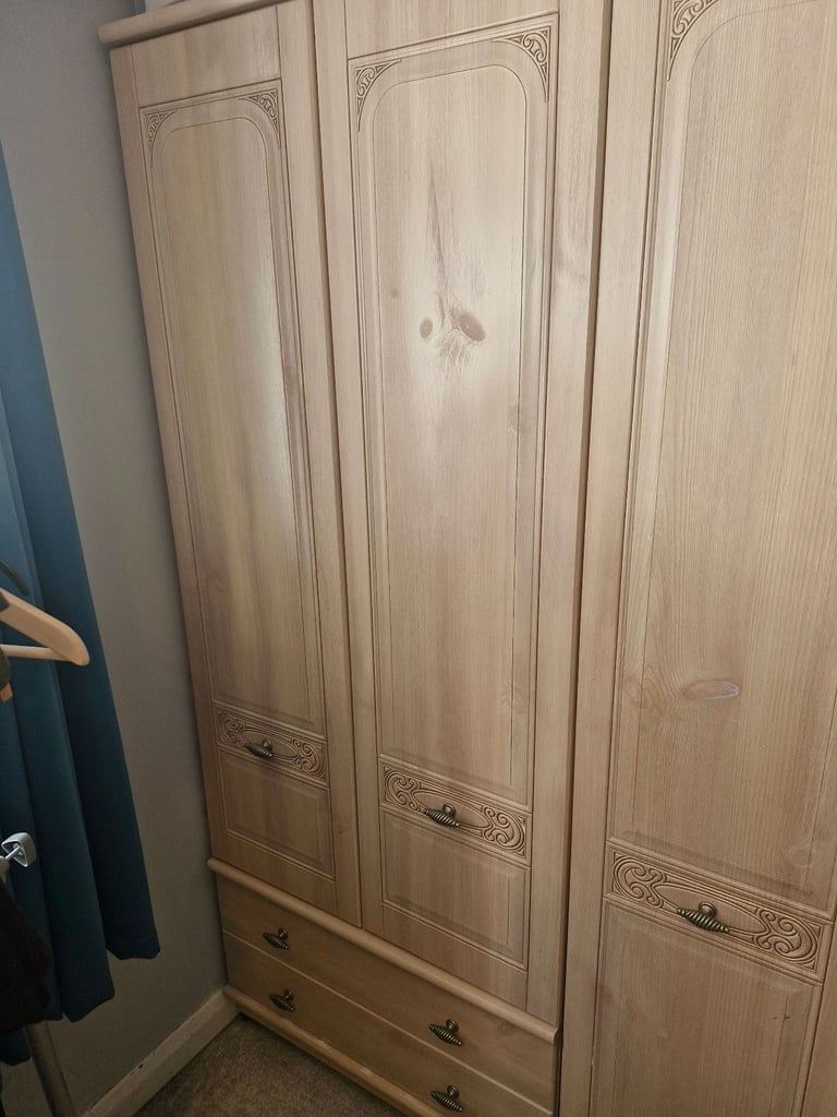 Wardobes. 2 big doubles and 1 single unit with shelves 