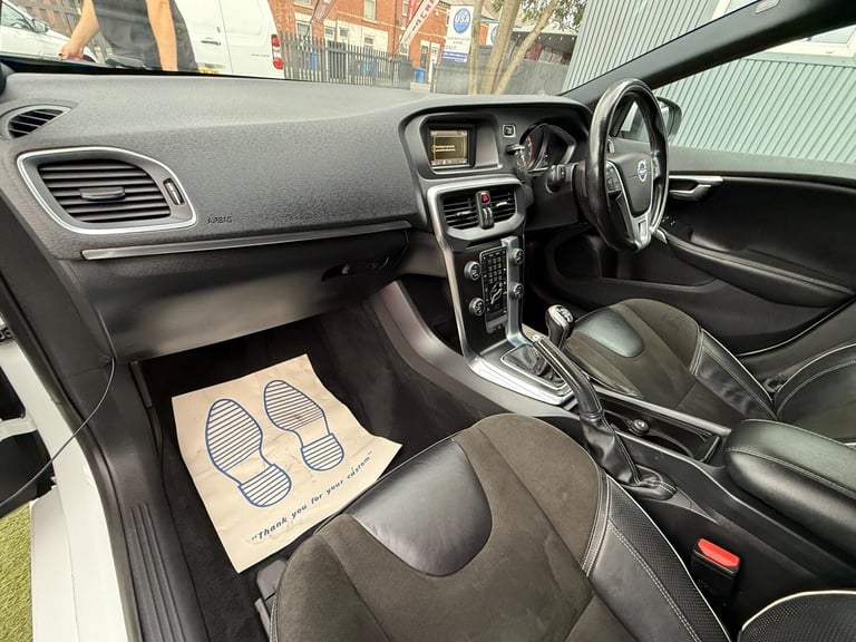 2015 Volvo V40 2.0 T2 R-Design Hatchback 5dr Petrol Manual Euro 6 (s/s) (122 ps) HATCHBACK Petrol...