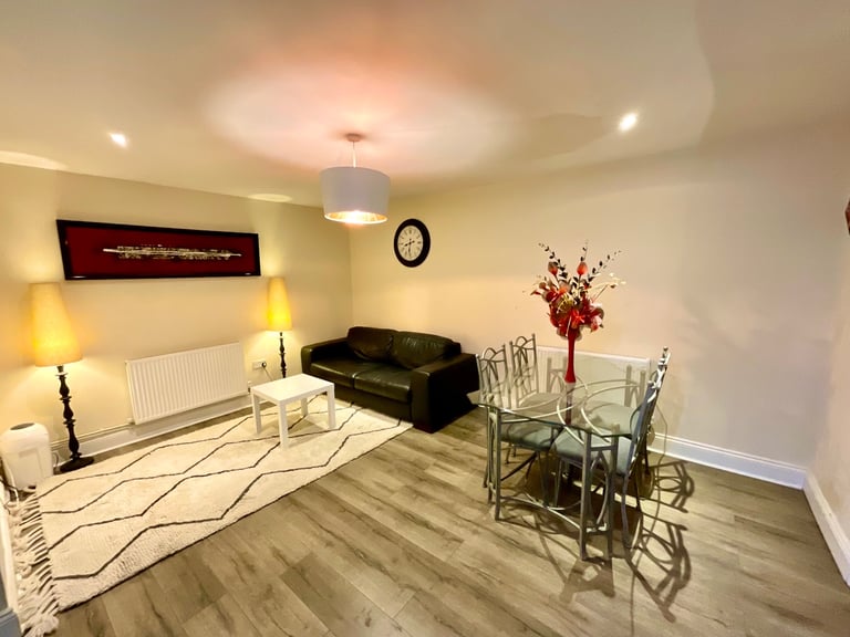 Large 2 bedrooms flat ( CF116AH ) 