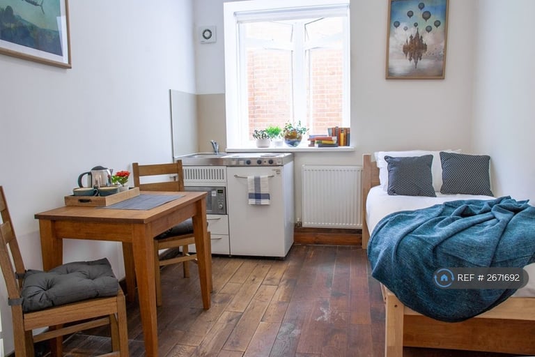 1 bedroom in Mapesbury Lodge, London, NW2 (#2671692)