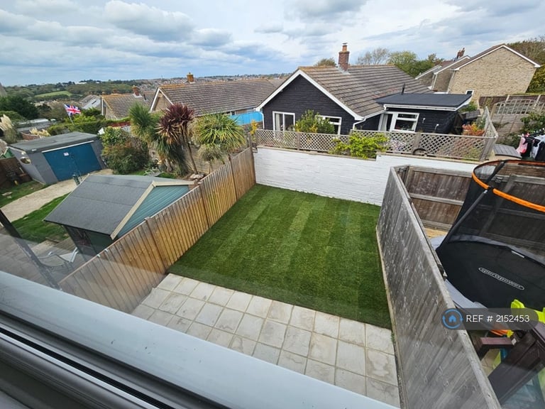 3 bedroom house in Harvey Close, East Cowes, PO32 (3 bed) (#2152453)