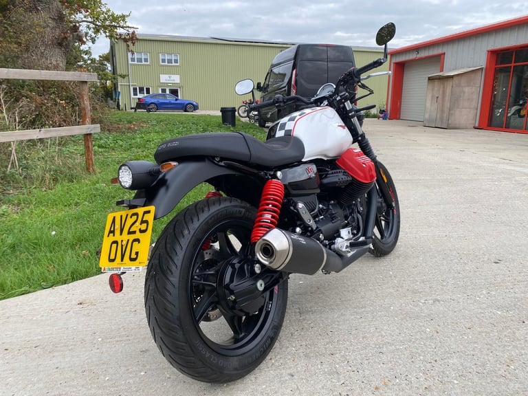 MOTO GUZZI V7 STONE ABS, 2025, 1,264 MILES, STUNNING EXAMPLE ITALIAN 850 TWIN