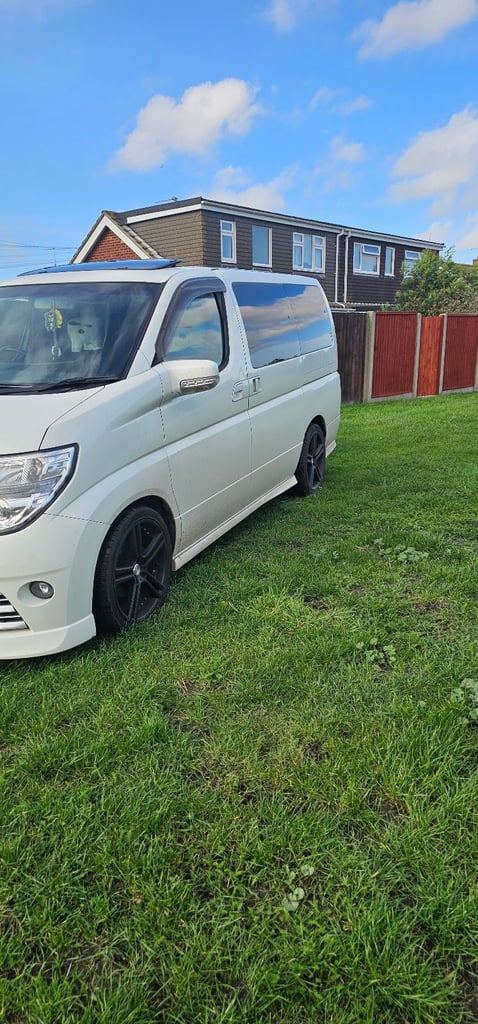 Nissan Elgrand Automatic 7 seater