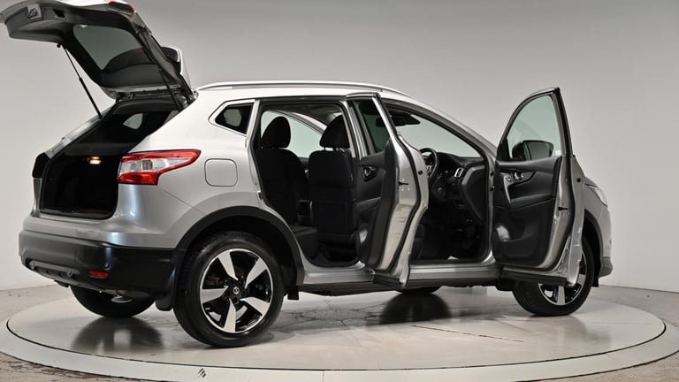 2015 Nissan Qashqai 1.6 dCi n-tec+ XTRON 2WD Euro 6 (s/s) 5dr HATCHBACK Diesel Automatic