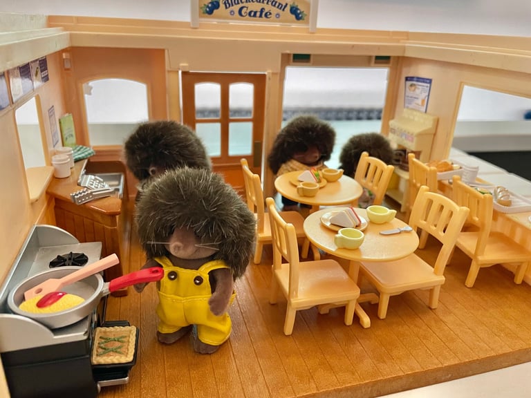 Sylvanian families vintage Blackcurrant cafe and fish and chip van immaculate 